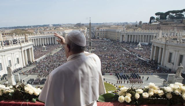 Πασχαλινό μήνυμα Πάπα: Με τα όπλα της αγάπης η απάντηση στην τυφλή βία